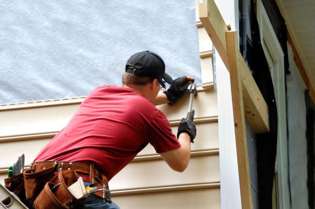 Stock image installing a modified butane commercial roof top